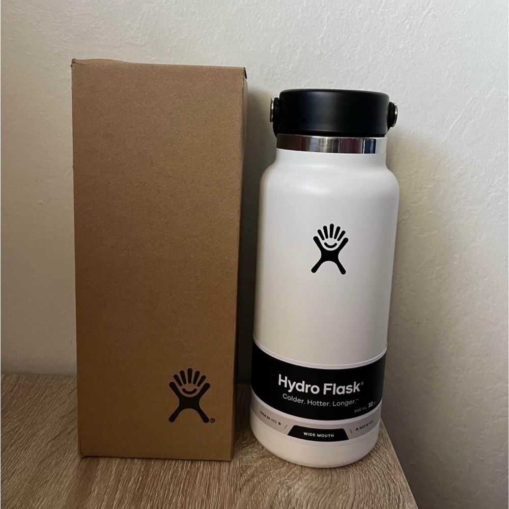 Brand new 32 oz Hydro Flask Wide Mouth